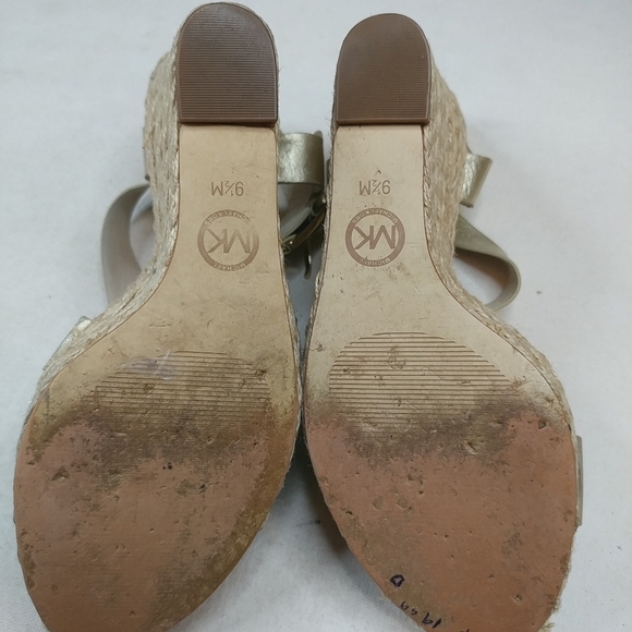 Michael Kors Womens Shoes Size 9.5 Gold Leather Es - Picture 4 of 7